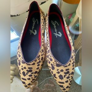 Seven7 size 8 flats
